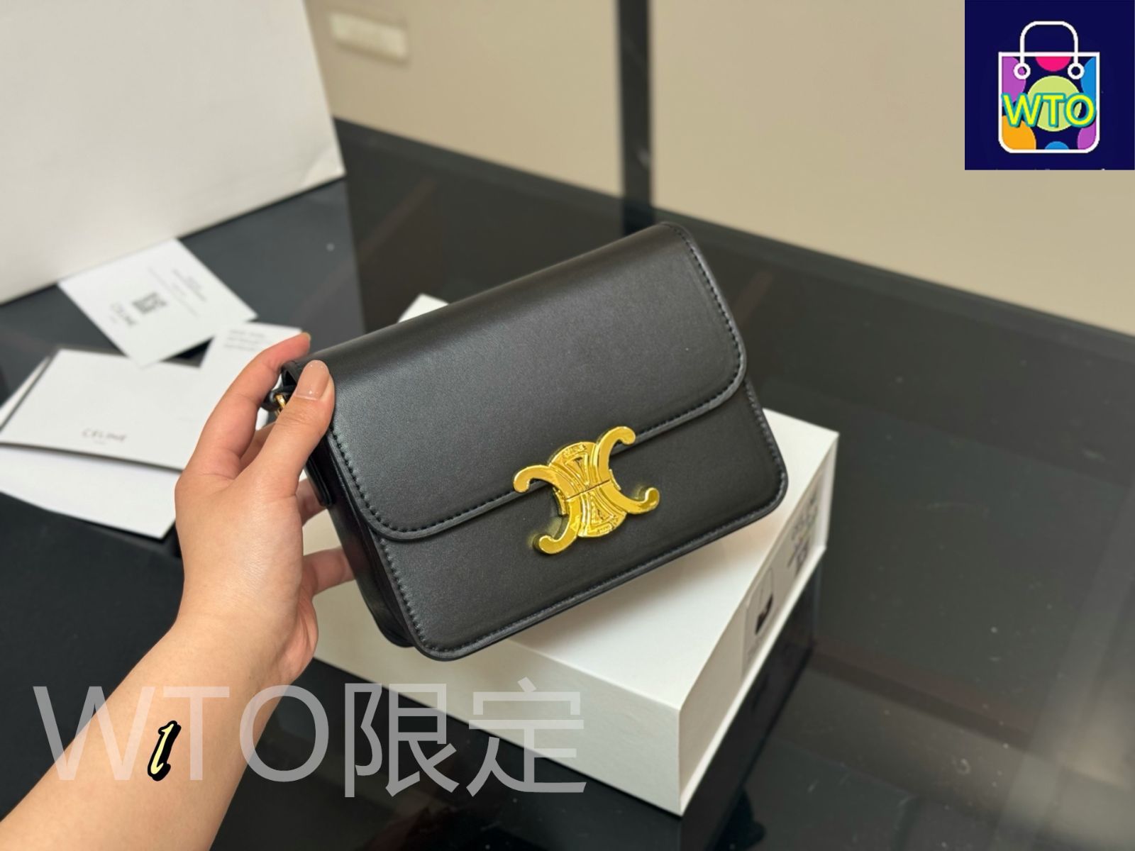 ★ CELINE セリーヌトリオンフ グローブ 関税送料込 国内配送 ★ 今日特価】Celine セリーヌ トリオンフ 高級感に溢れる牛皮製