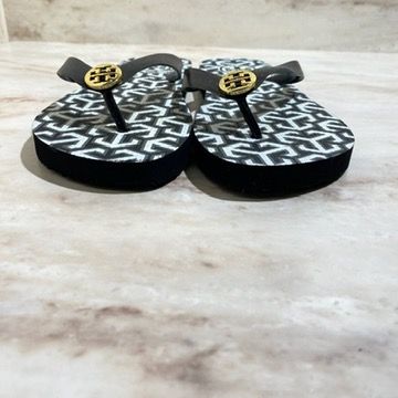 高級】総柄 TORY BURCH トリーバーチ ビーチサンダル 金ロゴ SS D2 