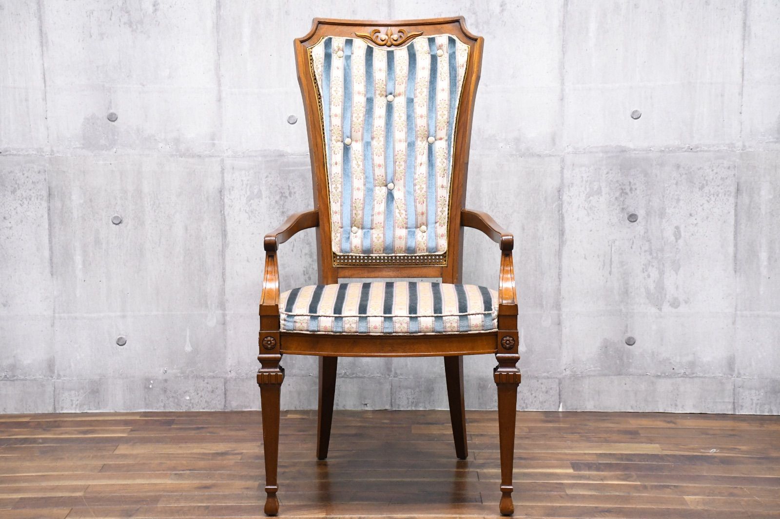 ドレクセルヘリテイジ　ダイニングチェア　チェア　椅子　イス　アンティーク 2 Drexel Heritageドレクセルヘリテイジ ダイニングチェア 葉模様