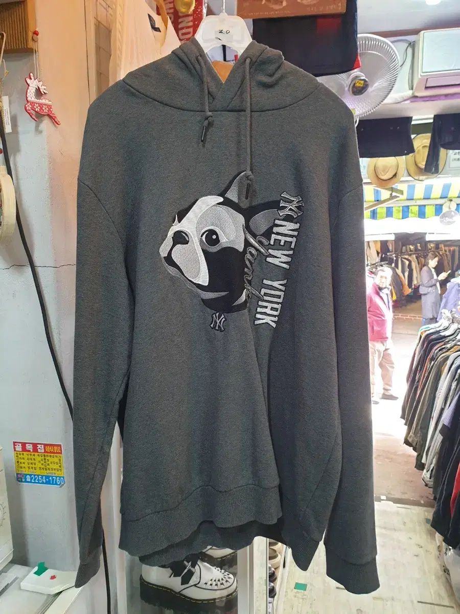 ニューヨークヤンキース フード付きTシャツ （ 110 ）