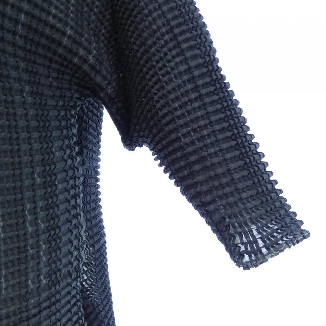 MIYAKE Tシャツ