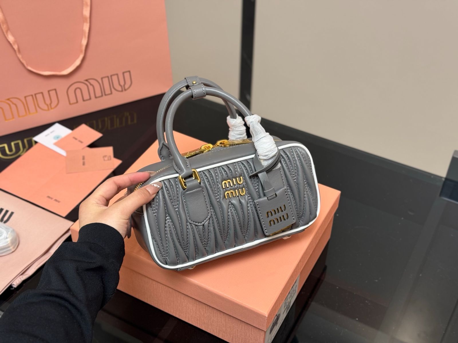 今日特価】Miu Miu Bowling Bag ミュウミュウ ボウリング バッグ