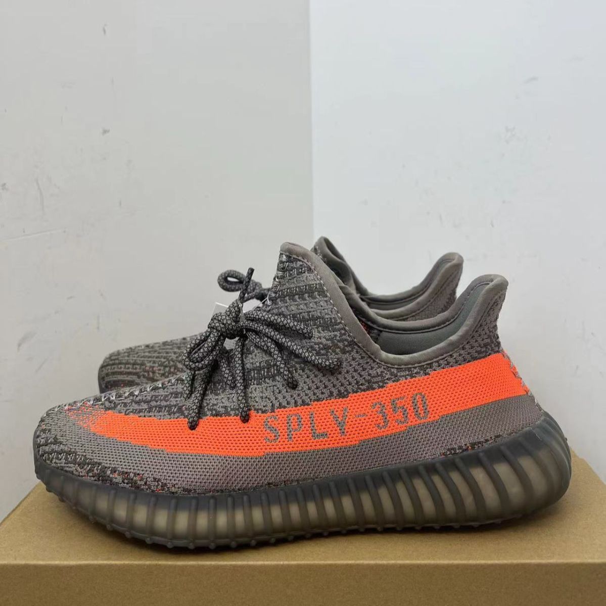 新品未使用アディダス adidas originals Yeezy Boost 350 V2  スニーカー