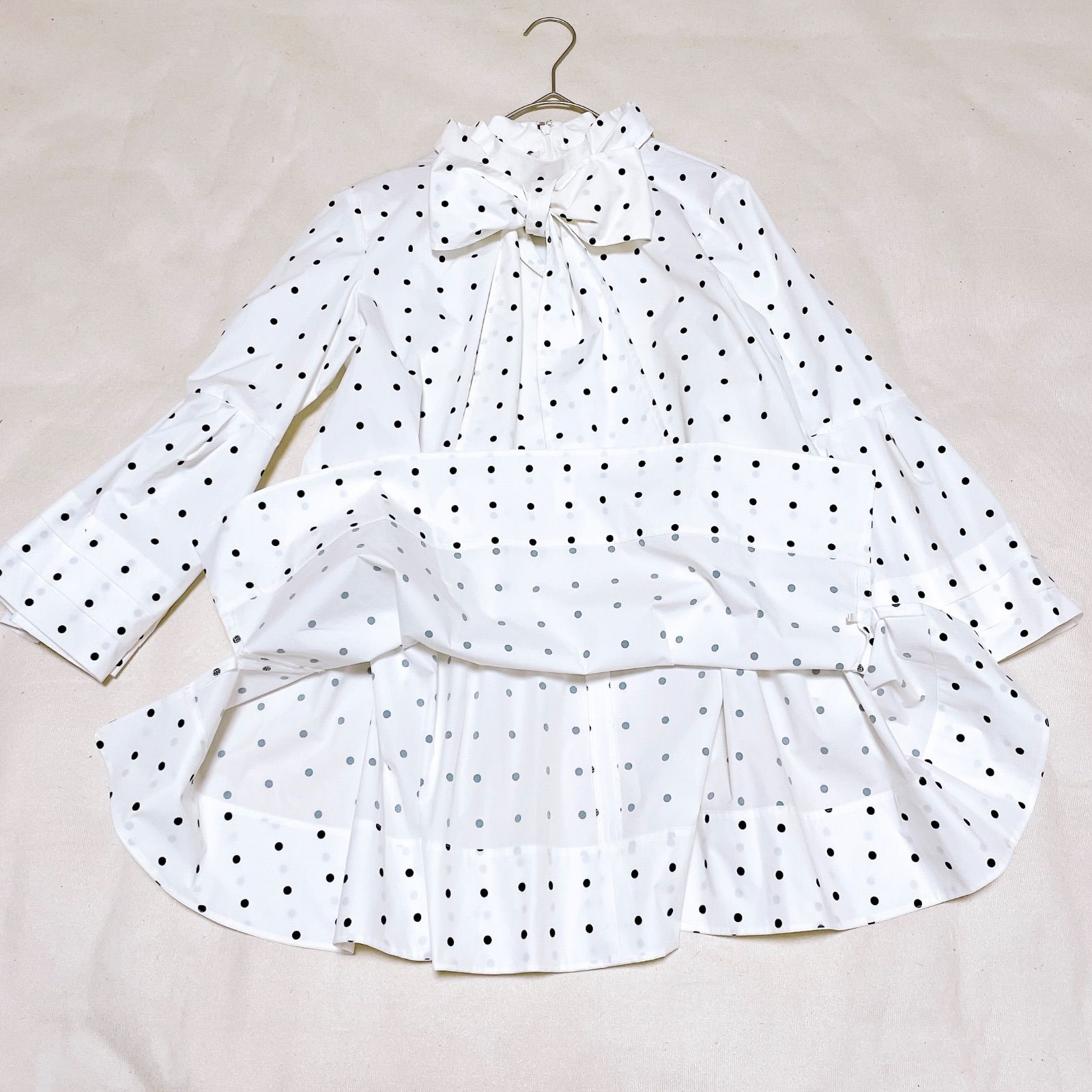 ベルスリーブ バックリボンブラウス