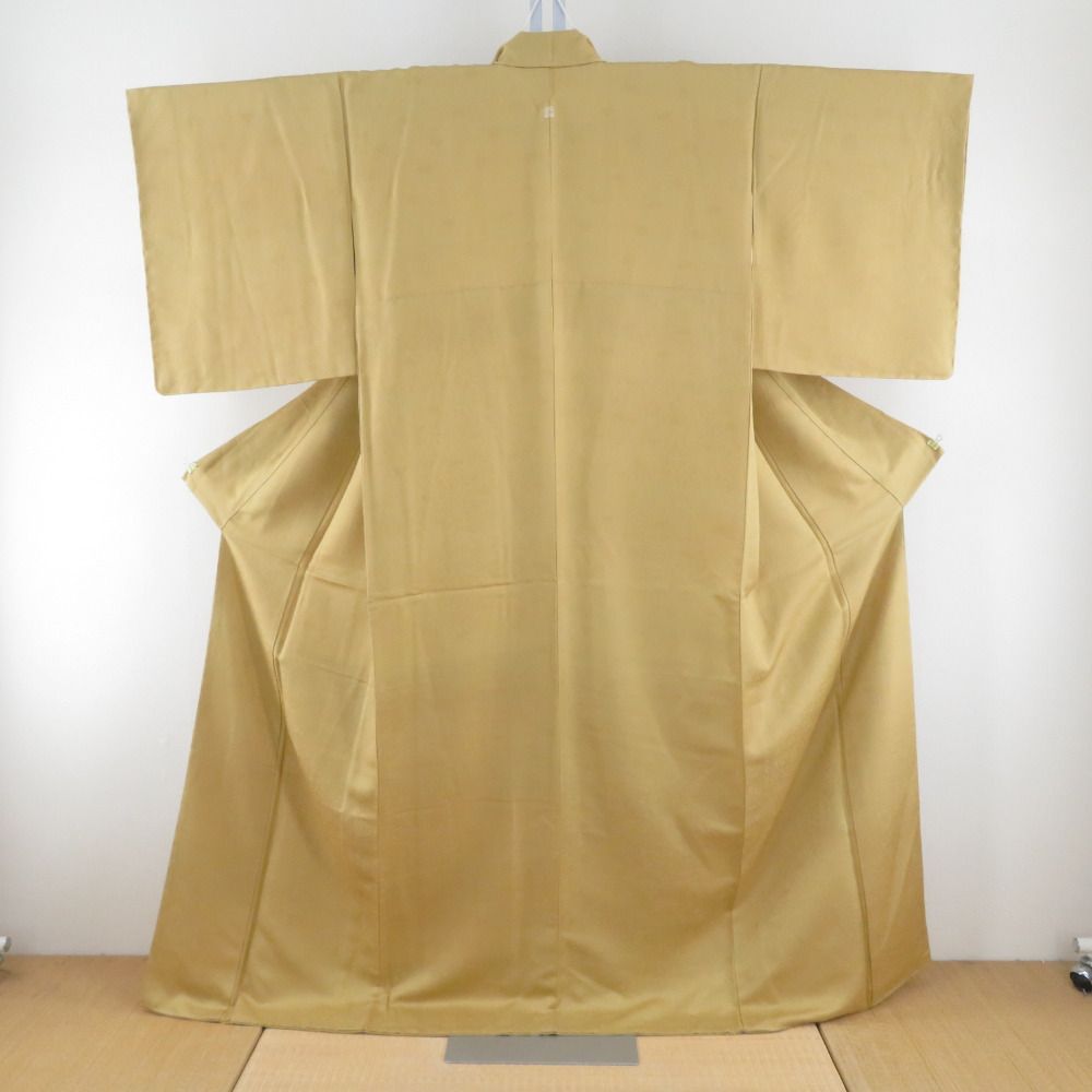 色無地 丹後ちりめん 袷 辛子色 余り布付き 一つ紋 違い鷹の羽紋 正絹 色無地 丹後ちりめん 袷 辛子色 余り布付き 一つ紋 違い鷹の羽紋 正絹