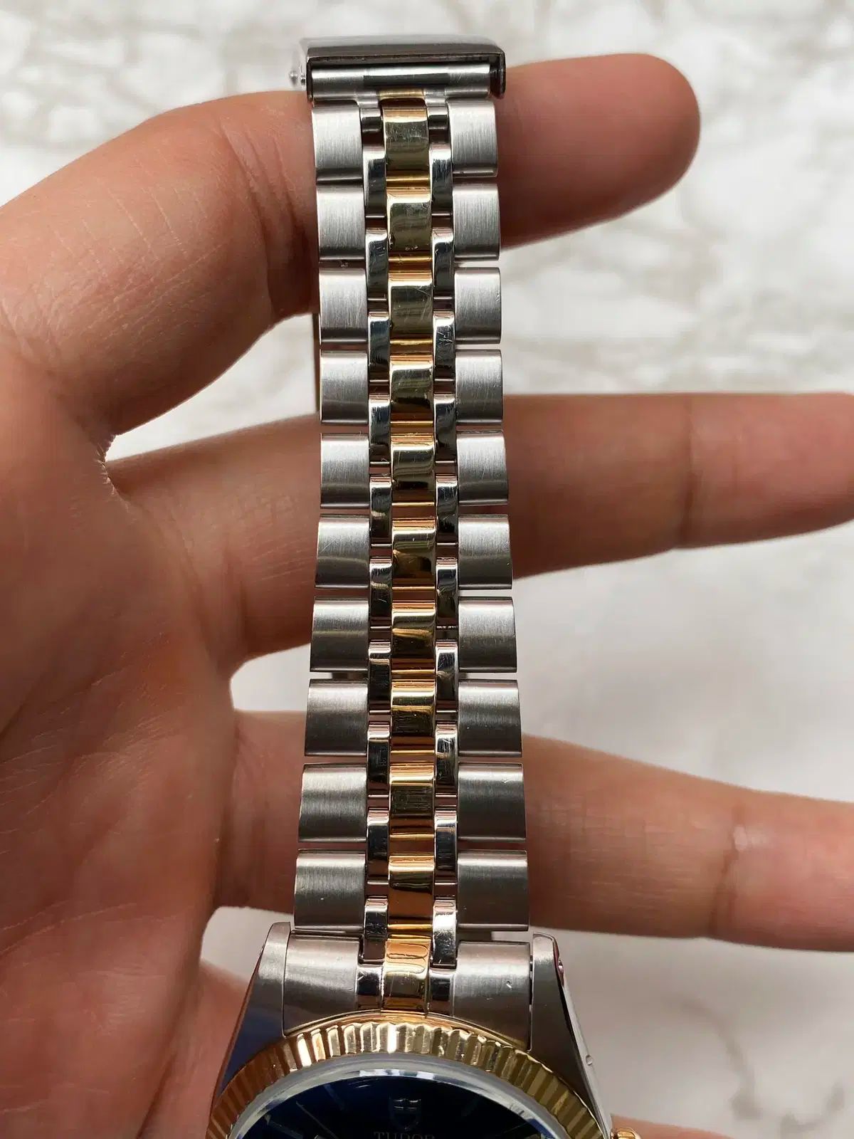 TUDOR チューダー