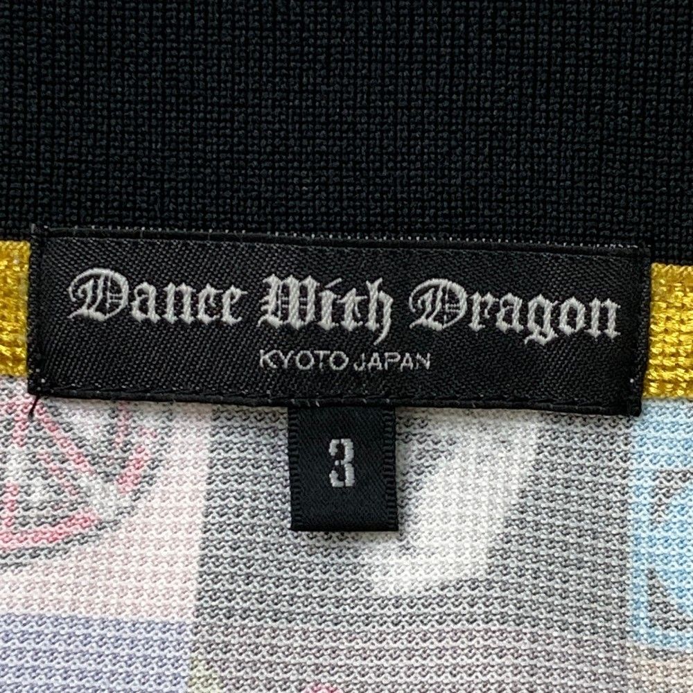 サイズ：3 DANCE WITH DRAGON ダンスウィズドラゴン  半袖ポロシャツ チビドラ 総柄 ブルー系 [240101438474] ゴルフウェア メンズ ストスト サイズ：3 DANCE WITH DRAGON ダンスウィズドラゴン 半袖