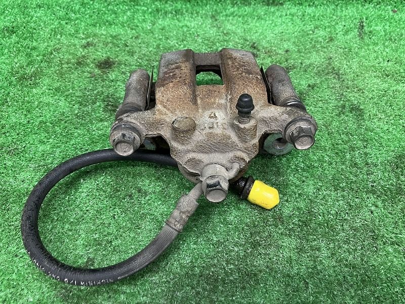 右リアキャリパー