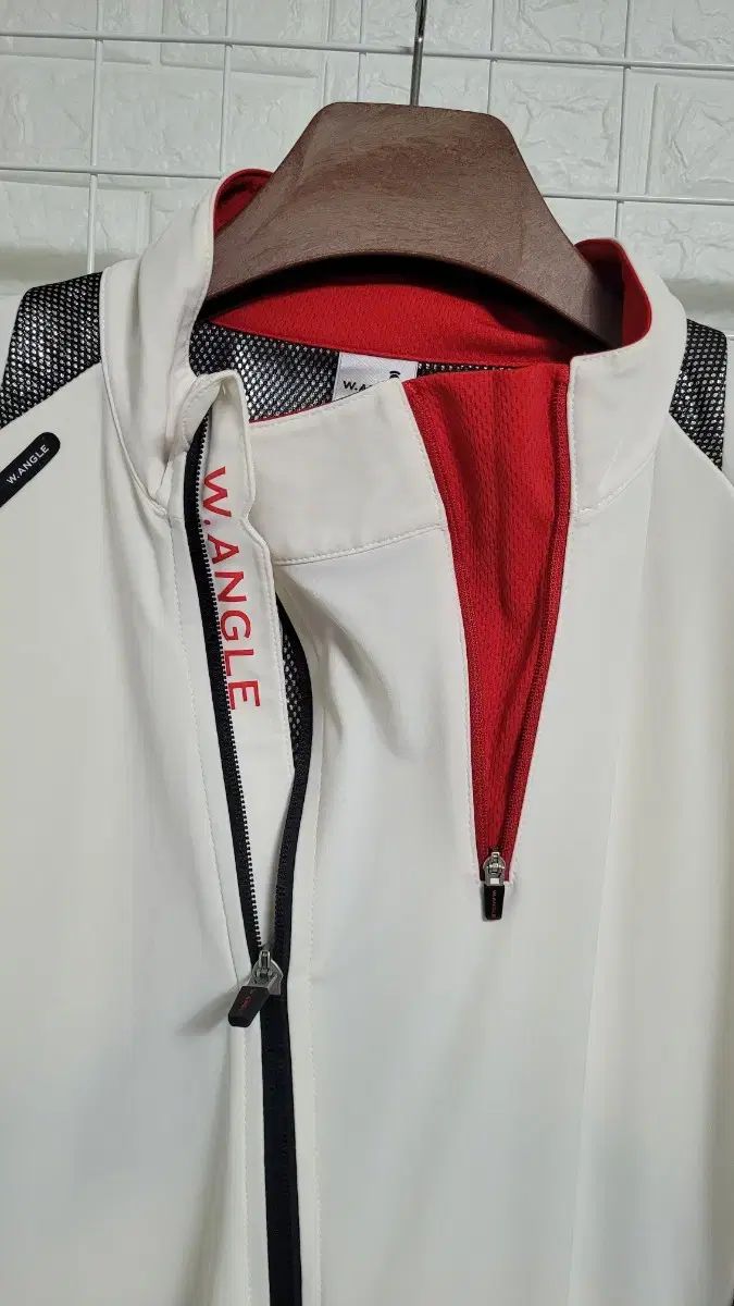 2つのジッパーディテール