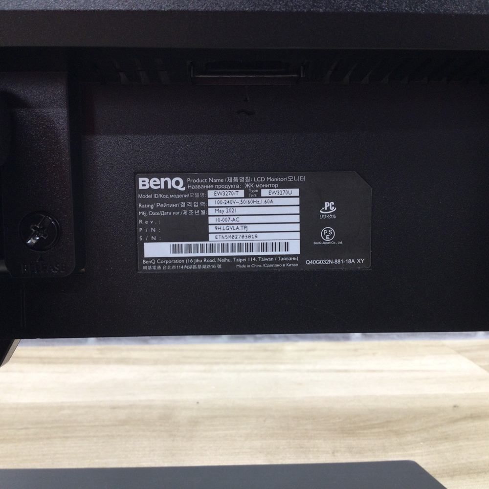 液晶ディスプレイ31.5インチワイド 4K