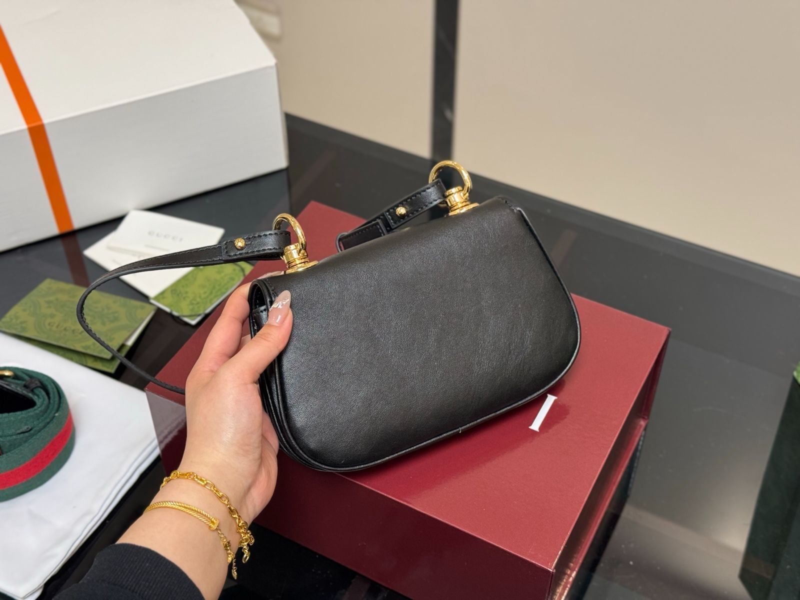 今日 Gucci Blondie Shoulder Bag グッチ ブロンディ ショルダーバッグ-MM輸入