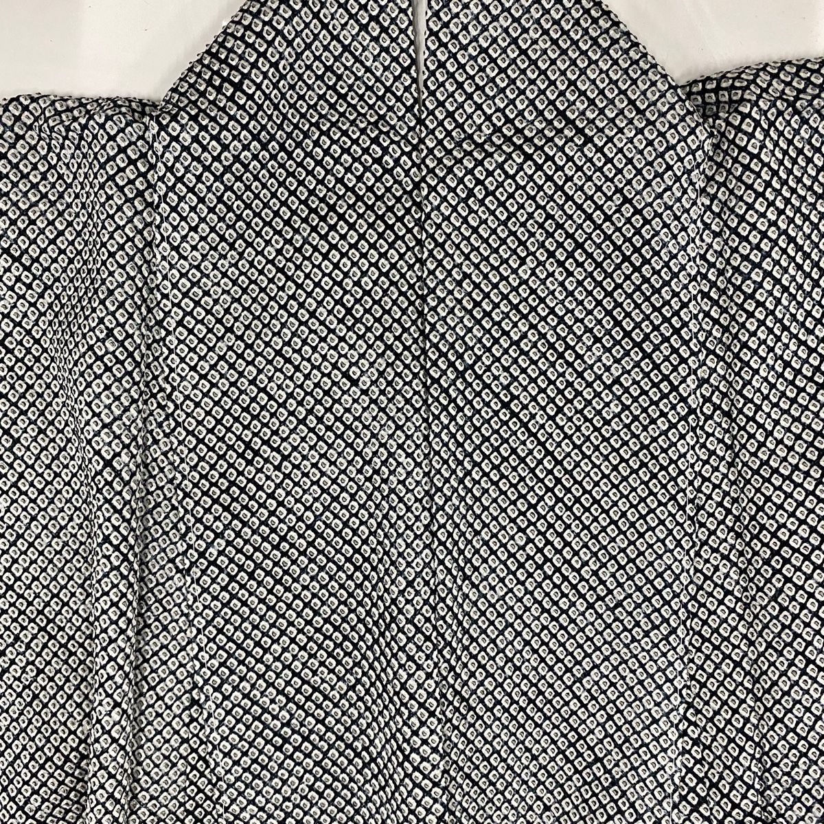 小紋 身丈166.5cm 裄丈69cm L 袷 総絞り 黒灰 正絹 名品 【中古  