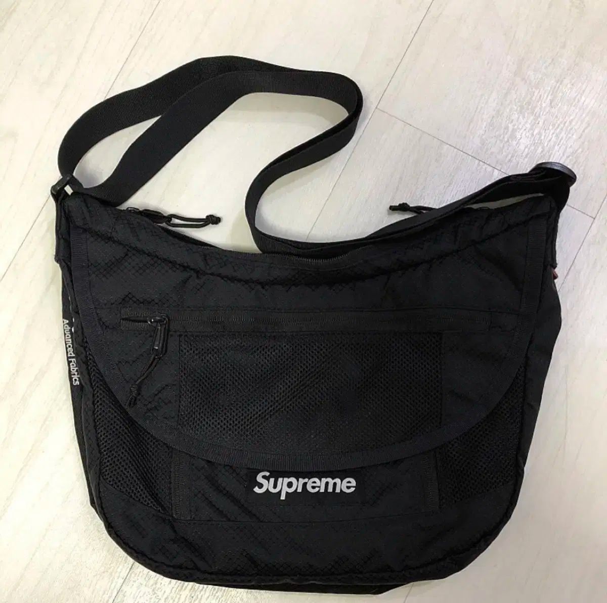 Supreme シュプリーム スモール メッセンジャーバッグ バッグ ブラック