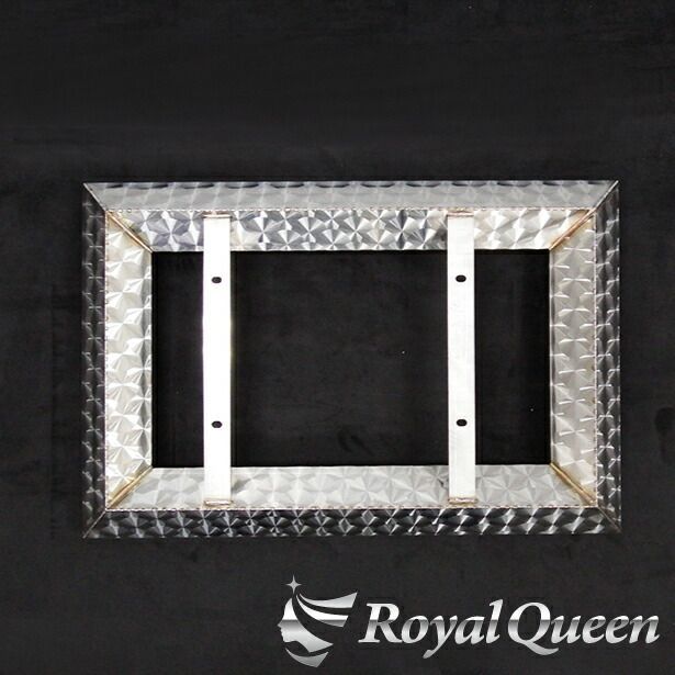 送料無料 大型車用 60角おこし ウロコ柄 ステンレス ナンバーフレーム RQNC48