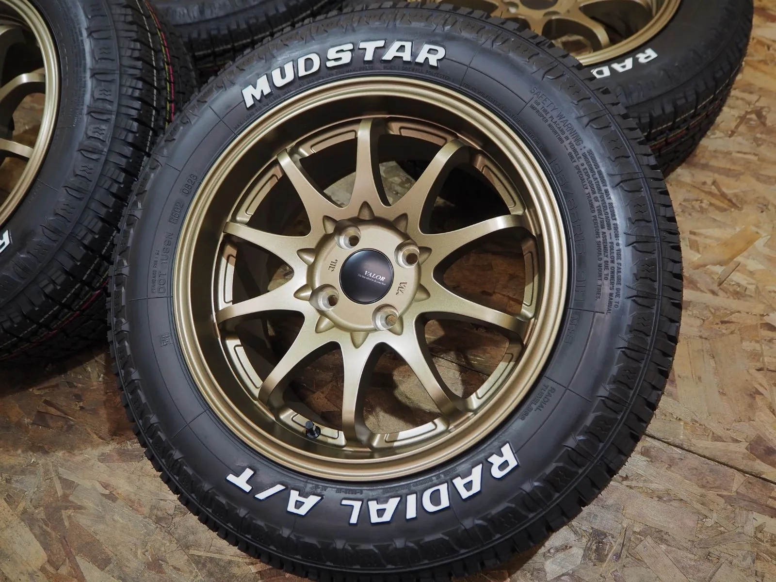 新品☆ツライチ☆逆ゾリ 深リム DCR 225/35R19 ハイエース 200系（2025 