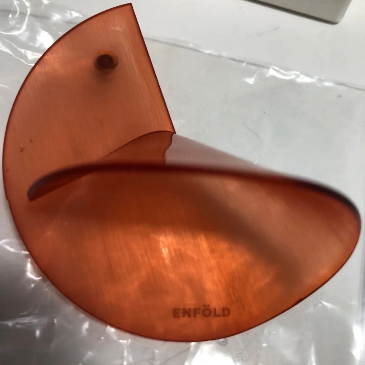 ☆ENFOLD エンフォルダ アクリル アシンメトリー ピアス 巾着袋