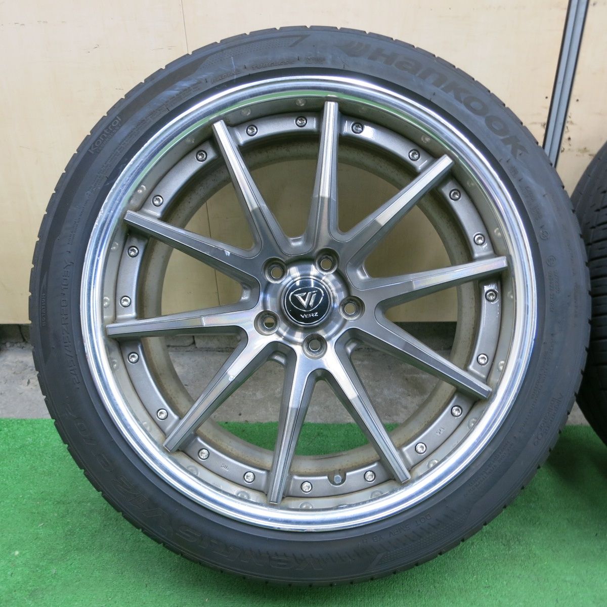 送料無料* バリ溝！22年！9.5分☆VERZ KCV02 KUD 245/45R20 ファルケン 