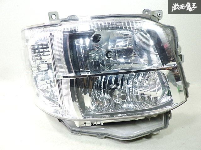 トヨタハイエース200系3型純正右ヘッドライトKOITO 26-129 トヨタハイエース200系3型純正右ヘッドライトKOITO 26-129