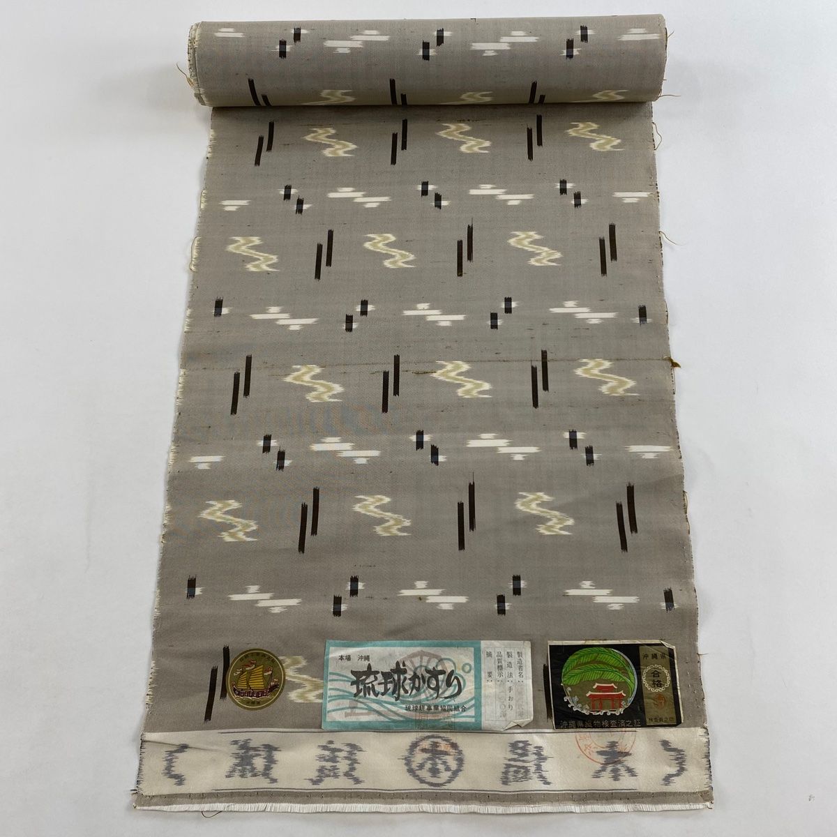 反物 逸品 紬 証紙 琉球かすり 流水 十字絣 灰茶 正絹 【】 商品の説明