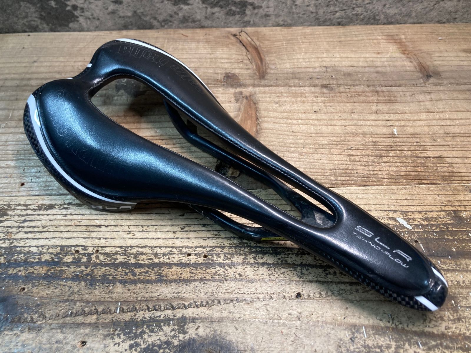 JG584 セライタリア SELLE ITALIA SLR TEKNO FLOW サドル カーボンレール 黒