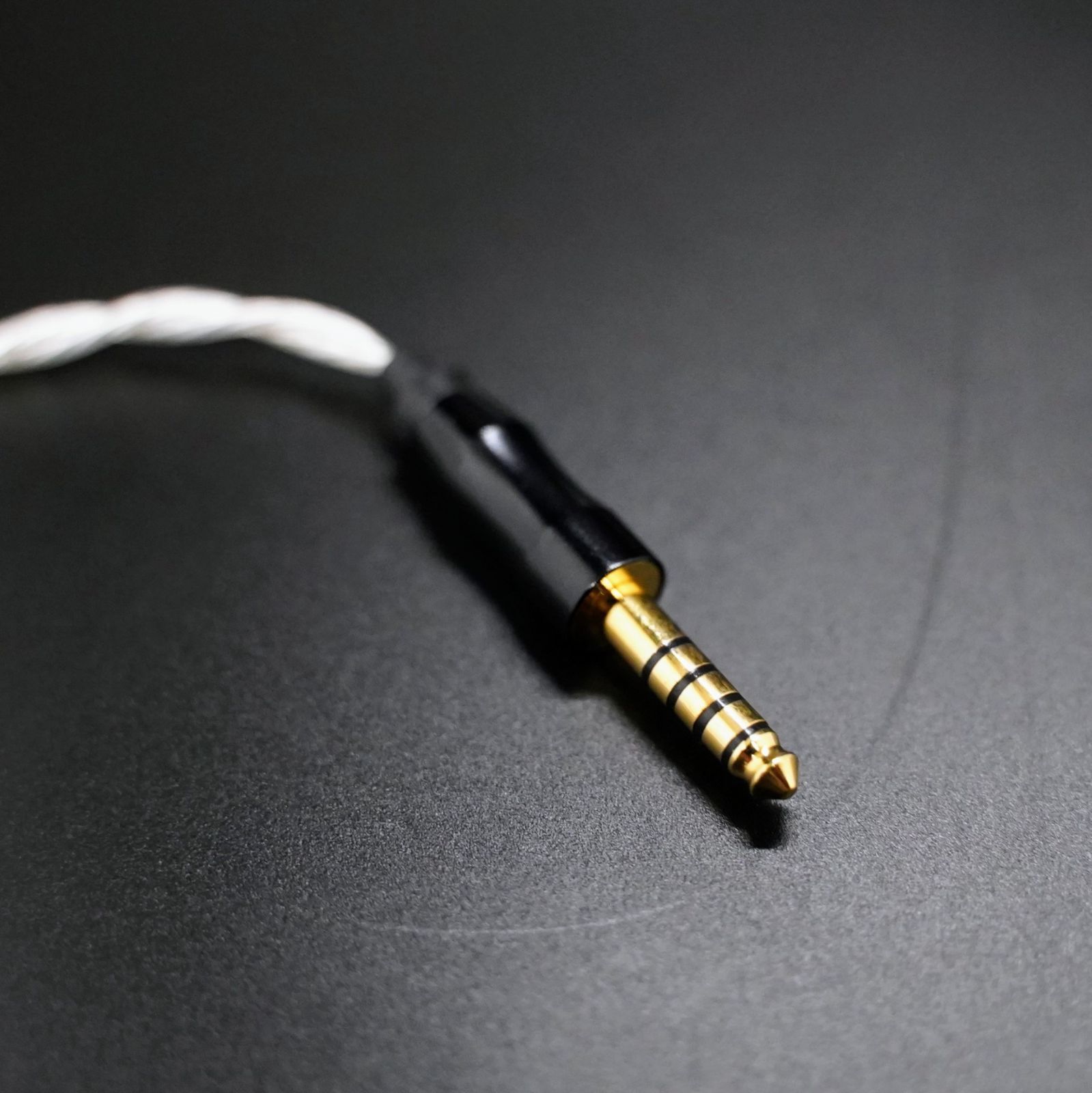 最高峰グレード 7N超冷凍製単結晶銅銀メッキ最高ケーブル IE500/4.4mm 最高峰グレード 7N超冷凍製単結晶銅銀メッキ最高ケーブル IE500/4.4mm