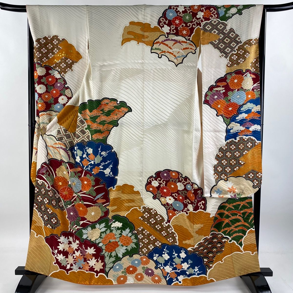 振袖 身丈162cm 裄丈66.5cm M 袷 菊 雪輪 金糸 金彩 クリーム 正絹 秀品