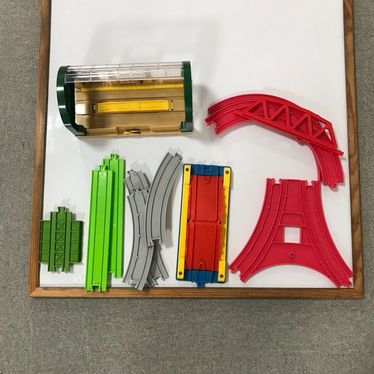 4389 プラレール まとめ売り 16種27台 電車 ＆ レール等247点