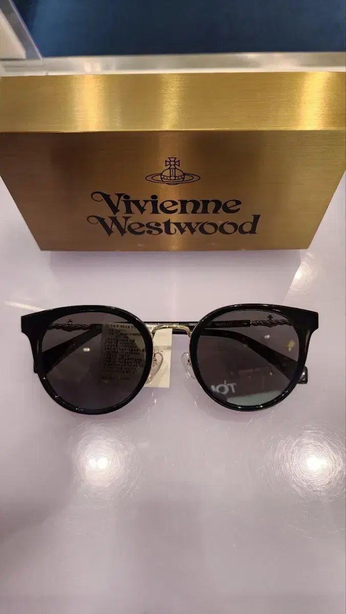 Vivienne Westwood(ヴィヴィアンウエストウッド) サングラス