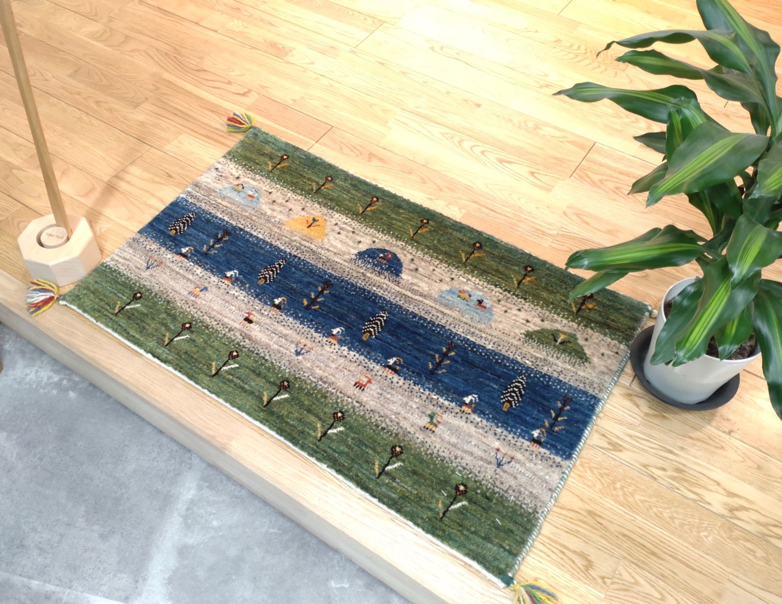 パルヴィーズ　カシュクリ　玄関マット　横柄　55×86 緑　生命の木　花 - メルカリShops
