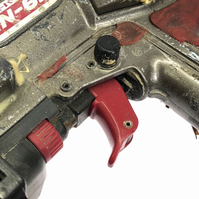 エア釘打ち機 107377