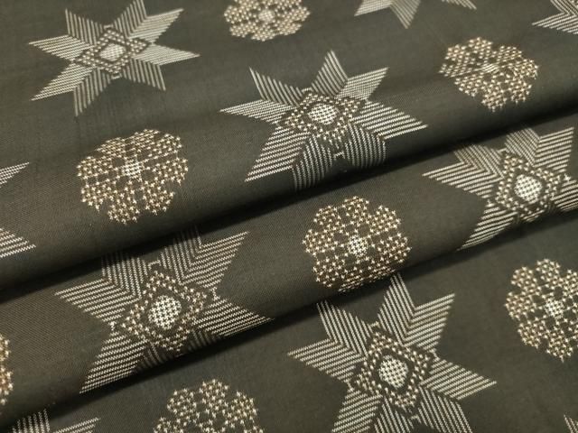 平和屋着物○希少 本場大島紬 龍郷絣 舞花文 正絹 逸品 DAAR4466tw  