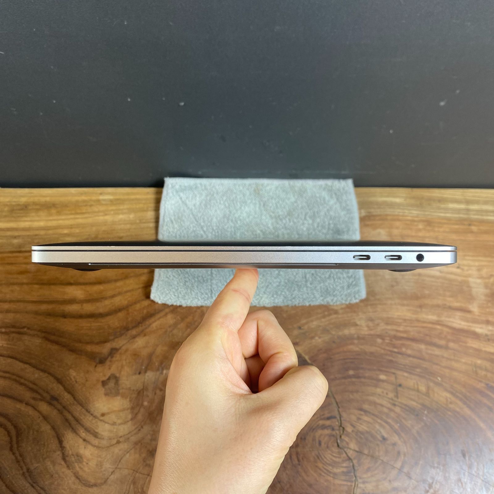 Apple MacBook Pro 13inch 2020|Core i5 2GHz|メモリ16GB|SSD1TB|Windows11|Office 2025|550 WWW_NOITHATQUANGTHANH_NET