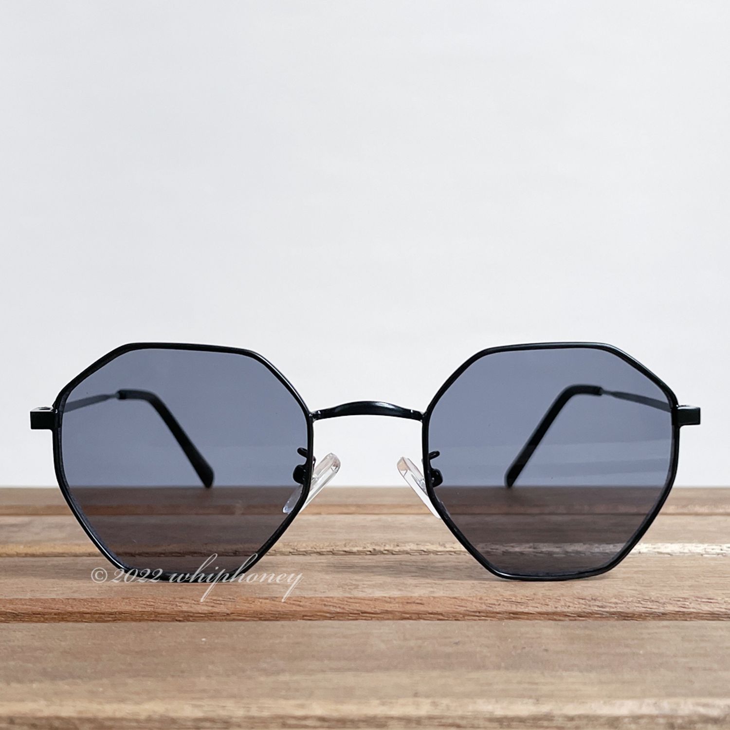 オクタゴン ボストン マットブラックフレーム スモークレンズ サングラス