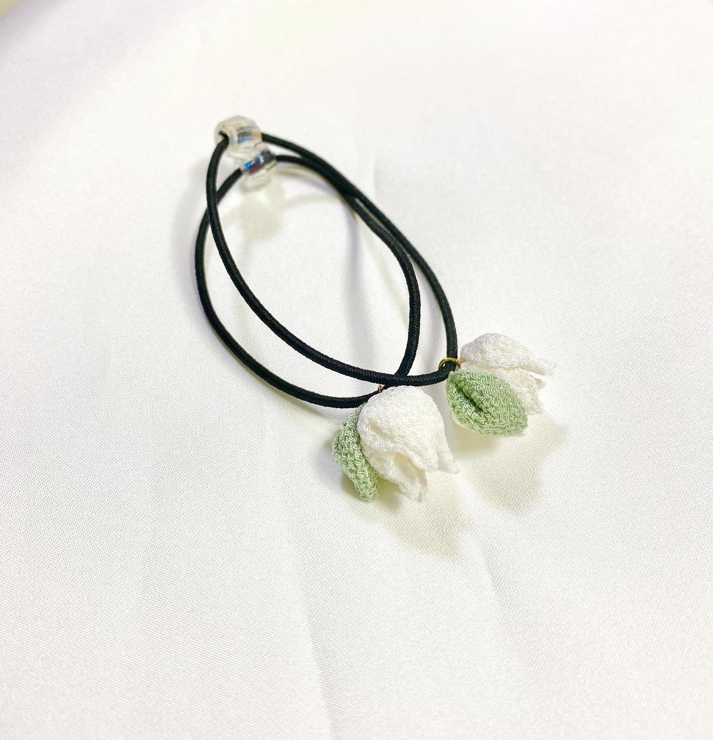 ぷっくりすずらんのヘアゴム ハンドメイド　メゾピアノ  スーリーに ぷっくりすずらんのヘアゴム ハンドメイド メゾピアノ スーリーに