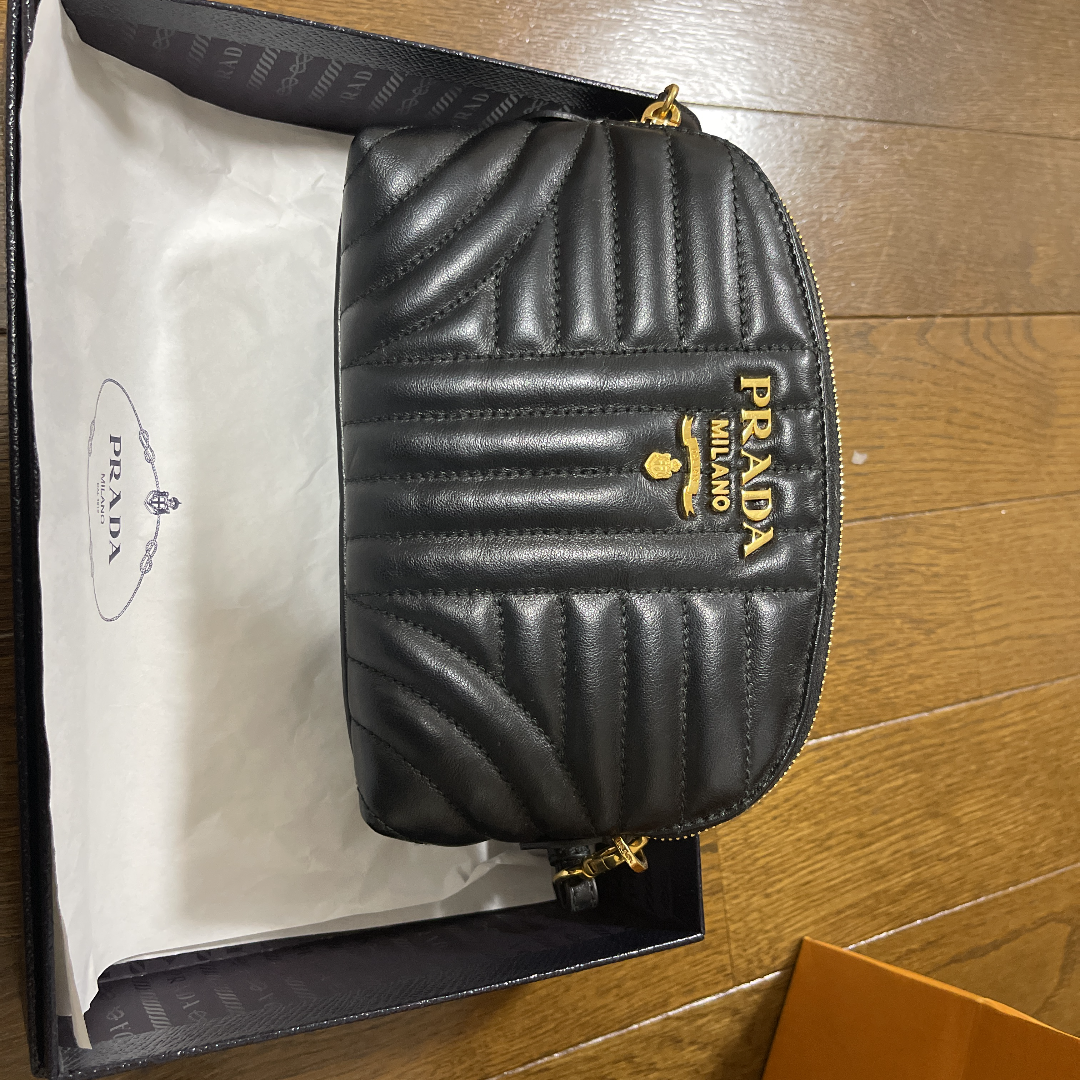 美品 PRADA プラダ1BH083 NERO SOFT CALF IMPUN