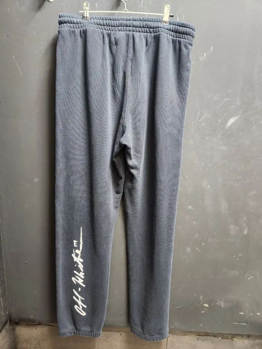 オフホワイト スウエットパンツ