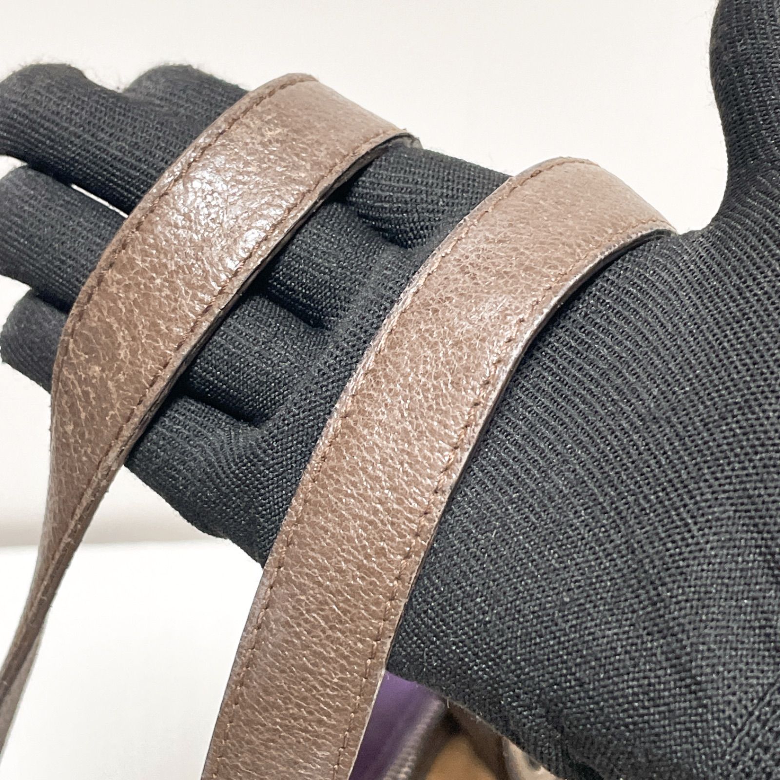 アイボリー ベージュ