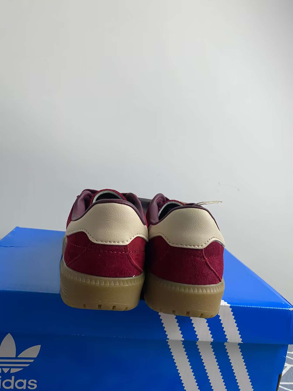 新品 ADIDAS ORIGINALS BERMUDA スニーカー