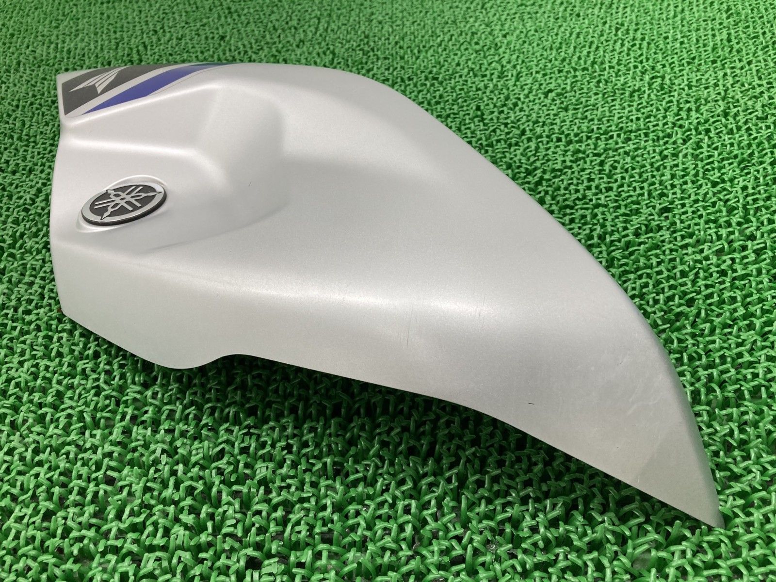 MT-25 MT-03 タンクカバー 右 銀 B04 ヤマハ 純正 バイク 部品 RG10J
