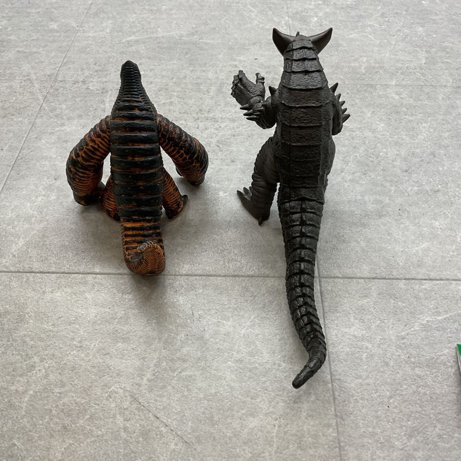 ウルトラACT／ 怪獣フィギュア3体セット／ゴモラ／エレキング／レッドキング ウルトラアクションフィギュア レッドキング｜ウルトラマン