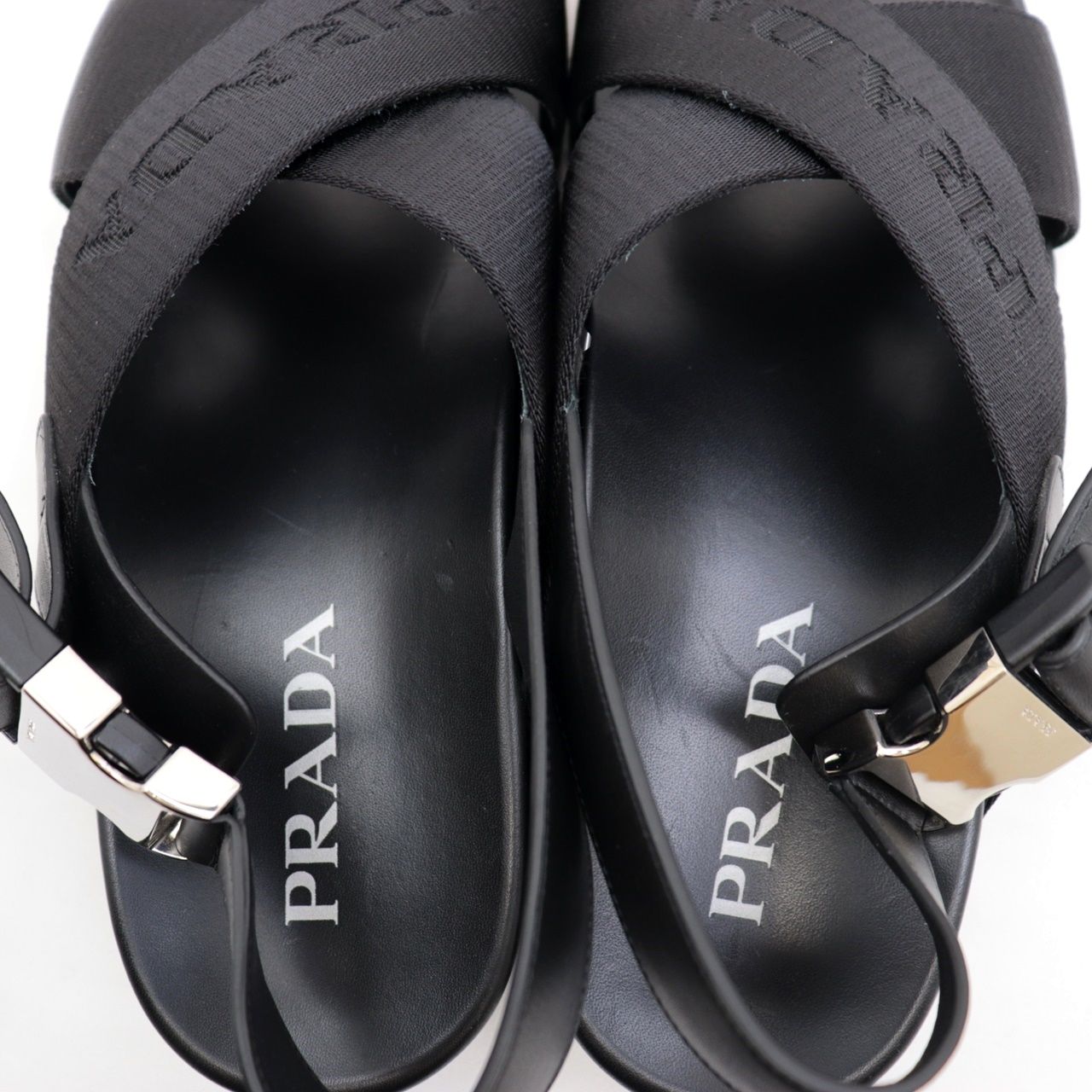 【PRADA】レザー サンダル ロゴ 黒 クロス ストラップ 送料込 プラダ PRADA サンダル ミュール レザーストラップサンダル