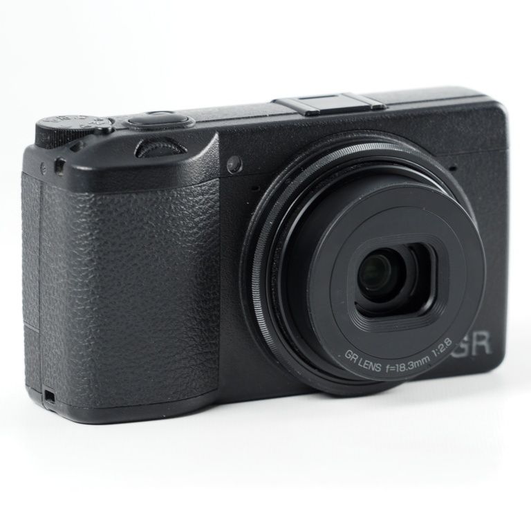 RICOH GR III GR3 デジタルカメラ APS-Cサイズ大型CMOSセンサー - メルカリ