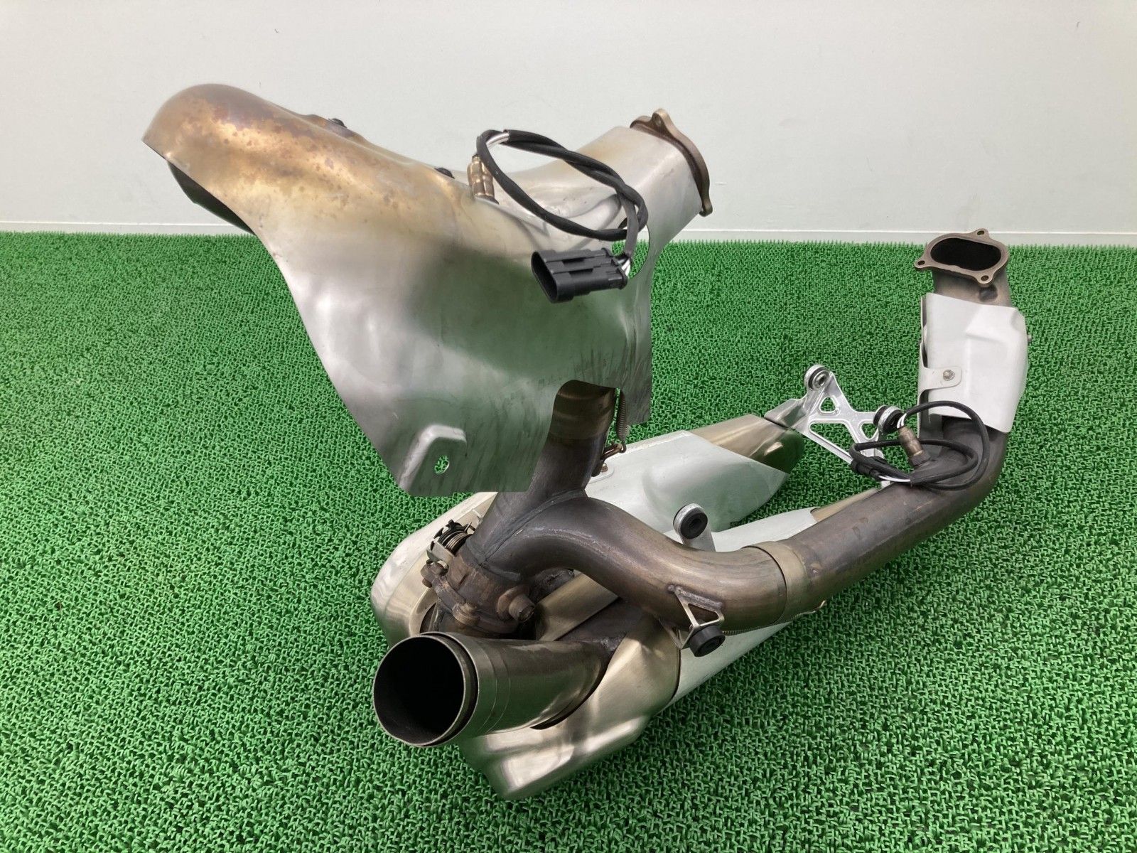 m*n様 ハーレーダビッドソン モーターステージ スリップオンマフラー