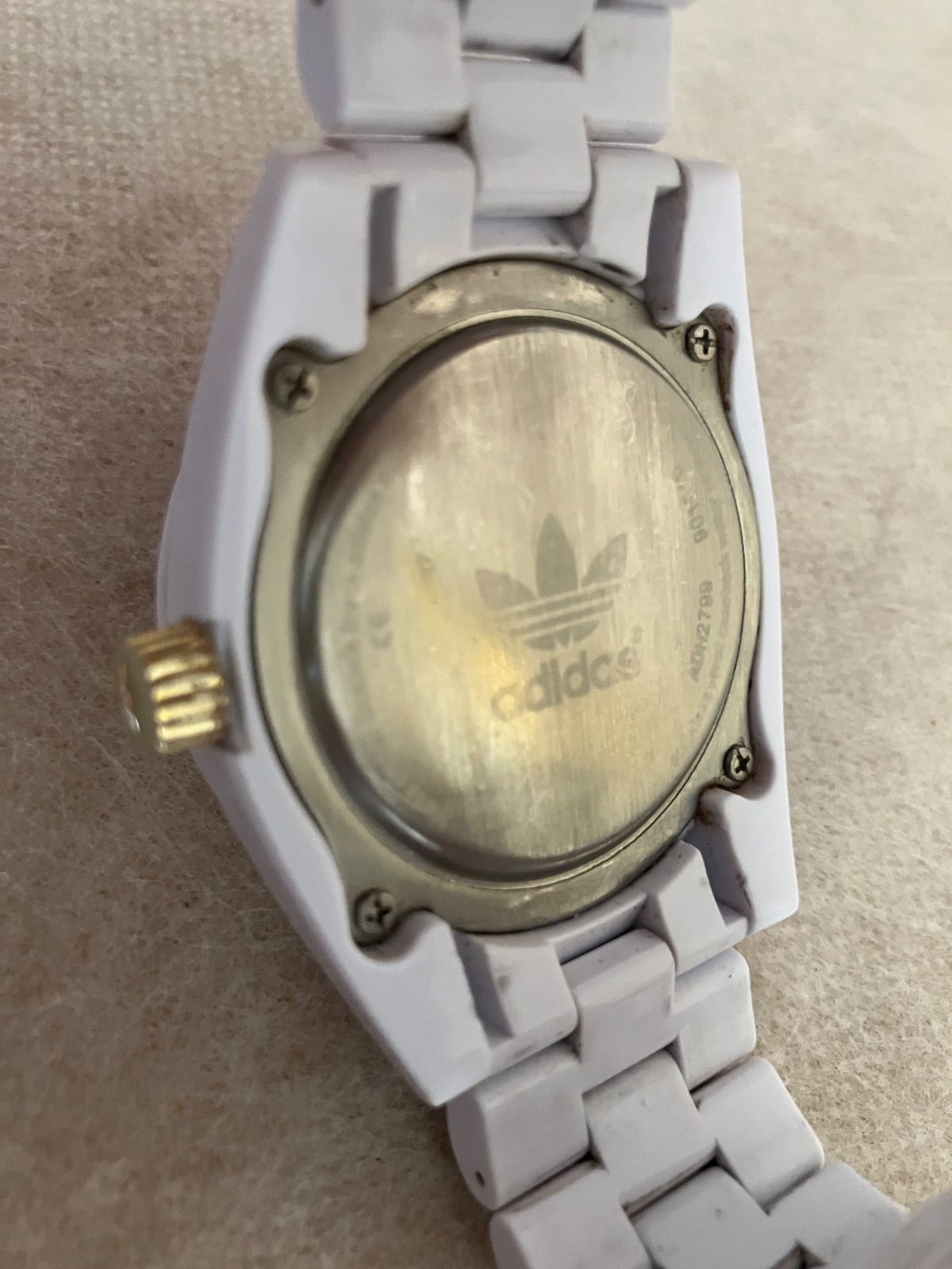 【新品未使用品】adidas アディダス 腕時計 ホワイト ADP3285 新品未使用品】adidas アディダス 腕時計 ホワイト ADP3285