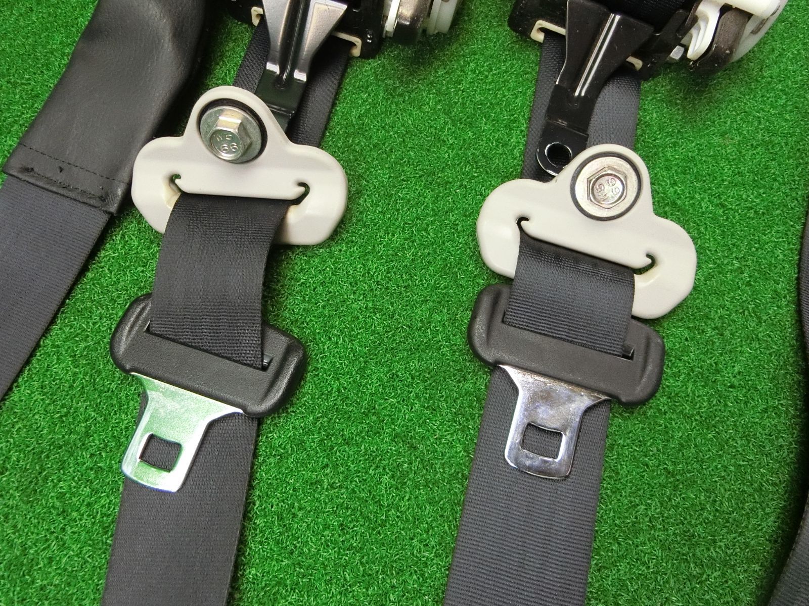 11324 ワゴンR スティングレー MH23S フロント シートベルト 左右セット キャッチ 84920-70K1 84940-70K0