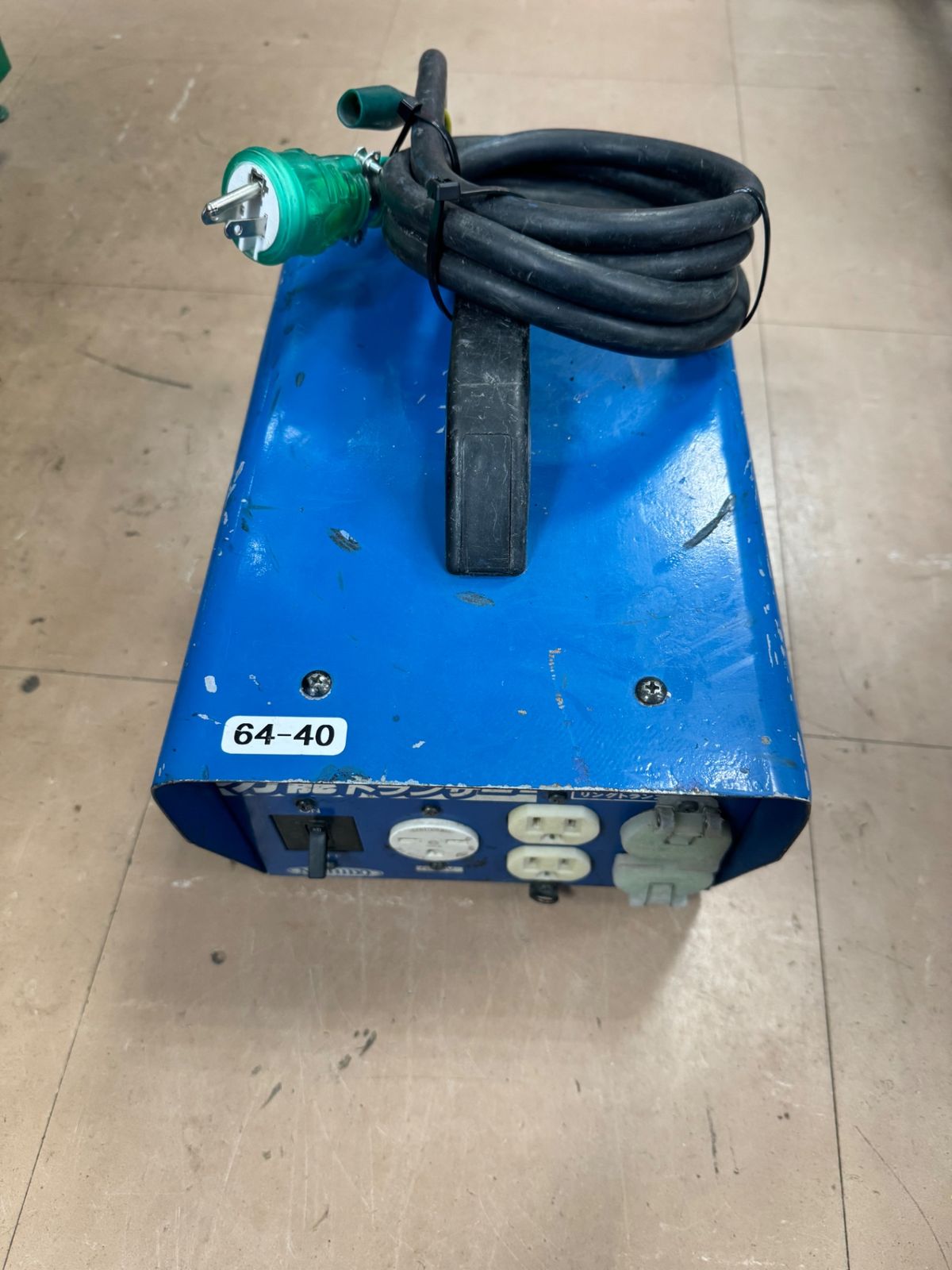 〇日動工業 入力自動切替式単巻リングトランス 連続定格 FTBO-300【草加店】