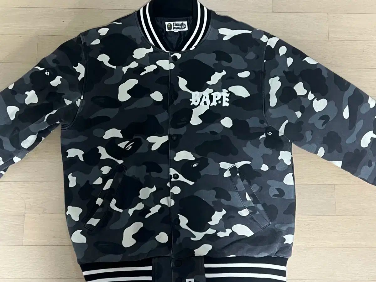 A BATHING APE アベイシングエイプ スタジャン