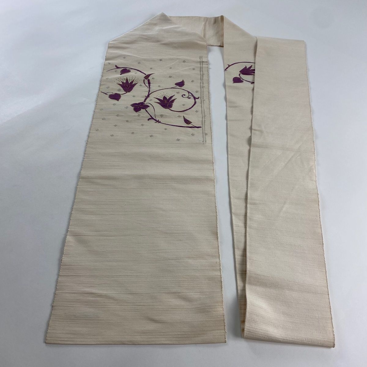 名古屋帯 名品 落款 帝王紫 草花 銀糸 クリーム 正絹 【中古
