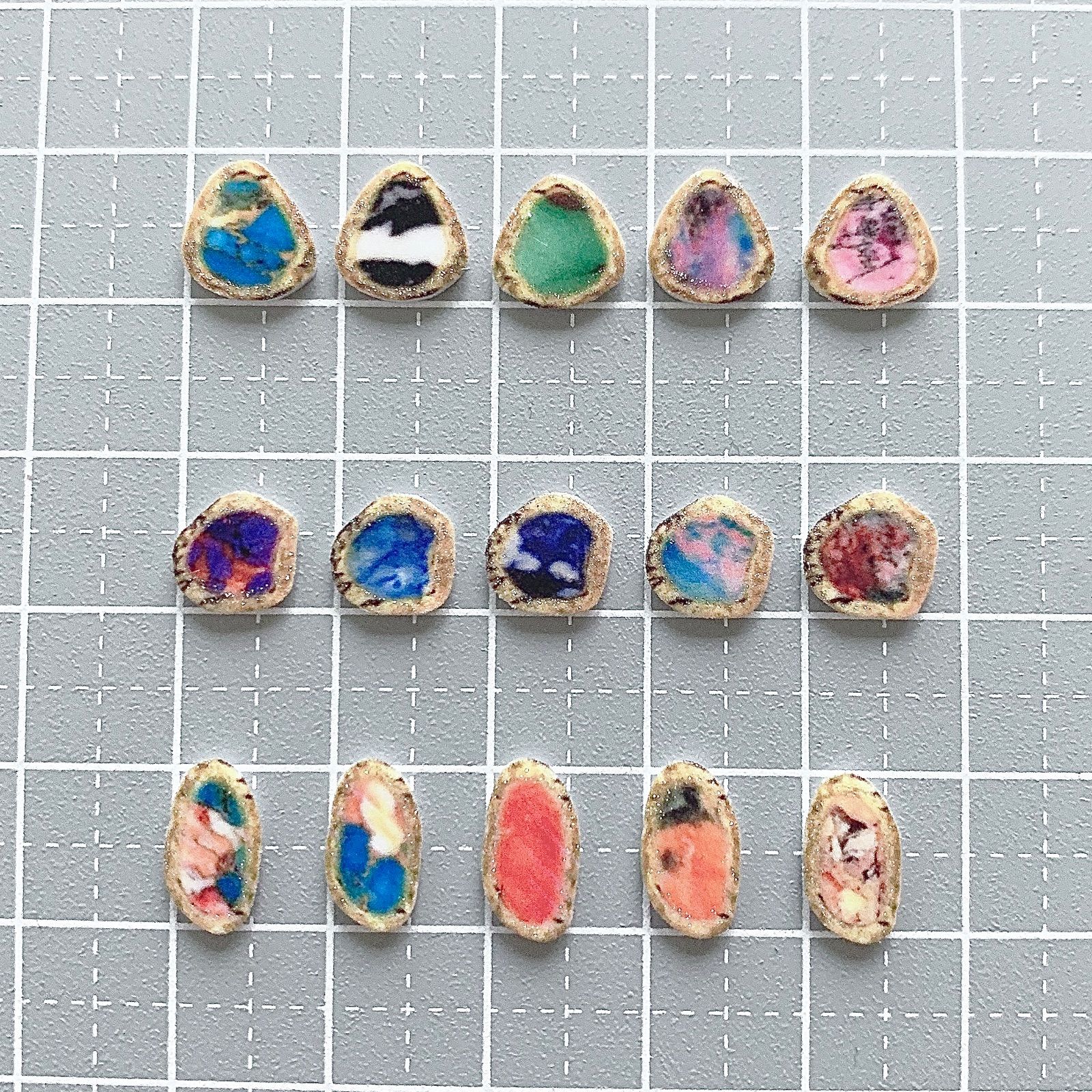 メルカリshops N216 プラ板 ミニパーツ プラパーツ 天然石柄 一粒ピアス ネイルパーツ