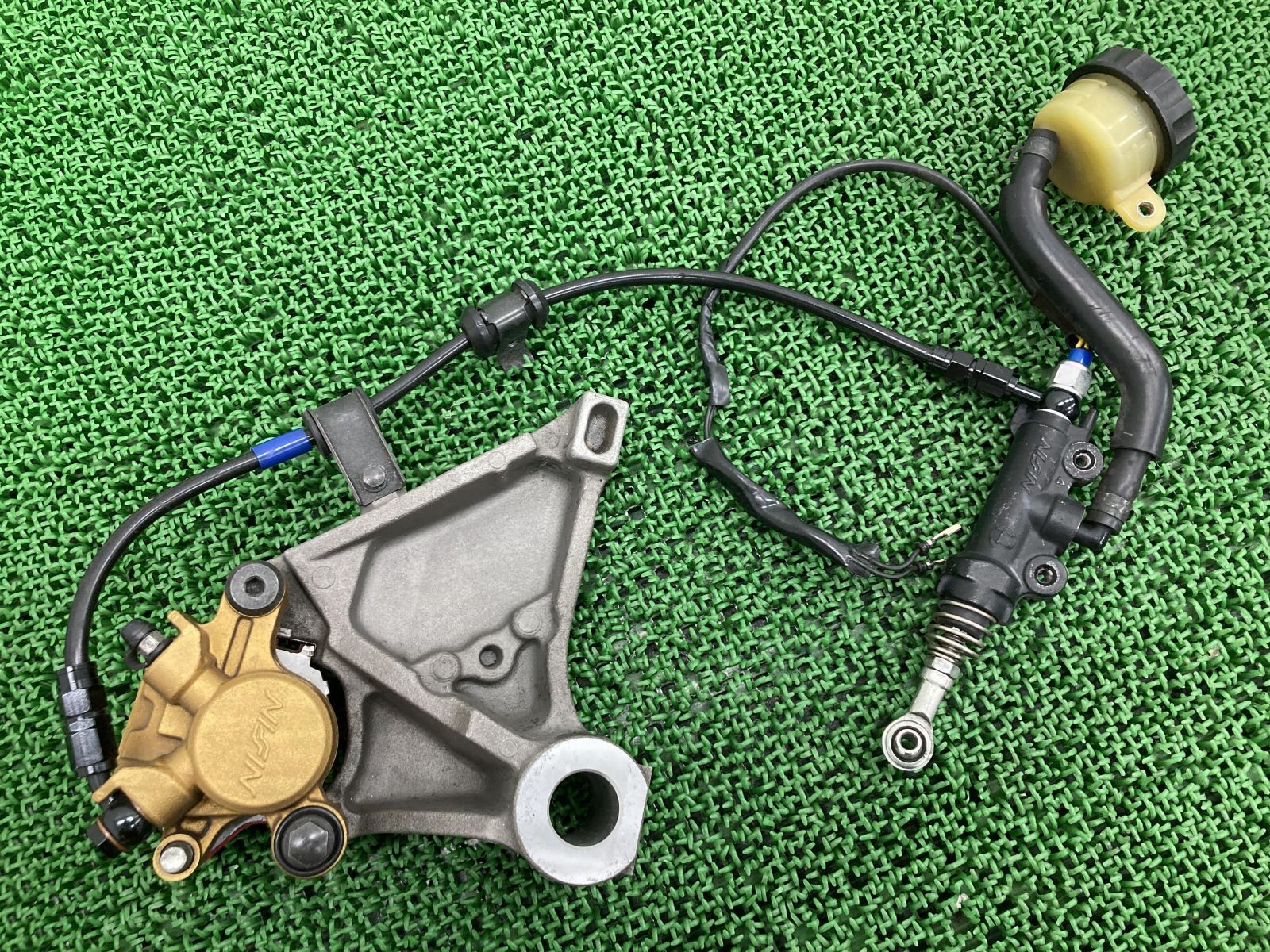 CB1300SF リアブレーキキャリパーサポート MEJ ホンダ 純正 中古 SC54